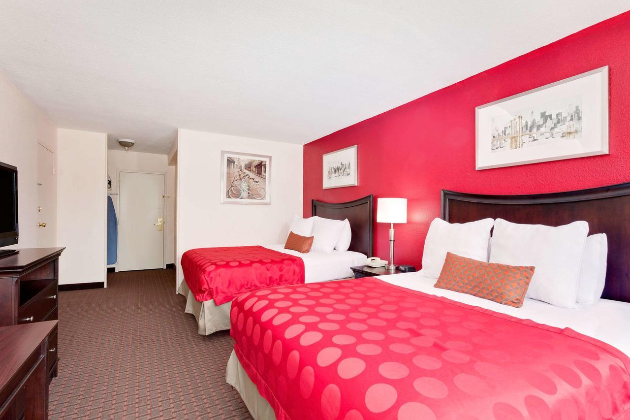 Ramada By Wyndham Fishkill Hotel Buitenkant foto
